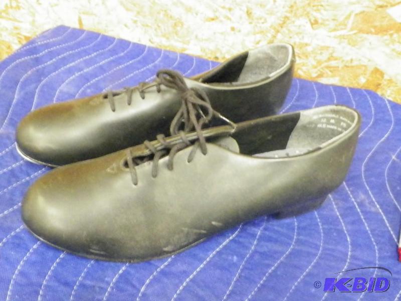 lot 344 image: Black Tap shoes