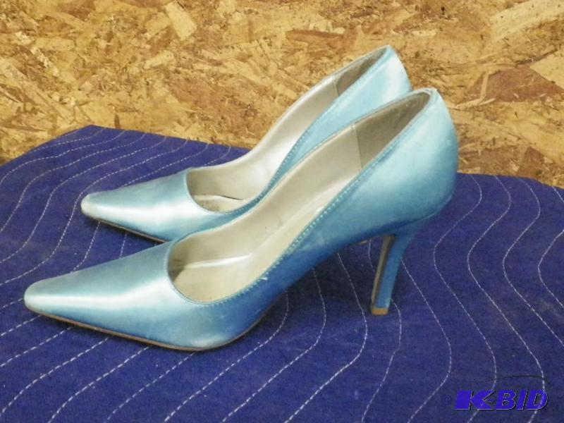 lot 345 image: Light Blue Heels