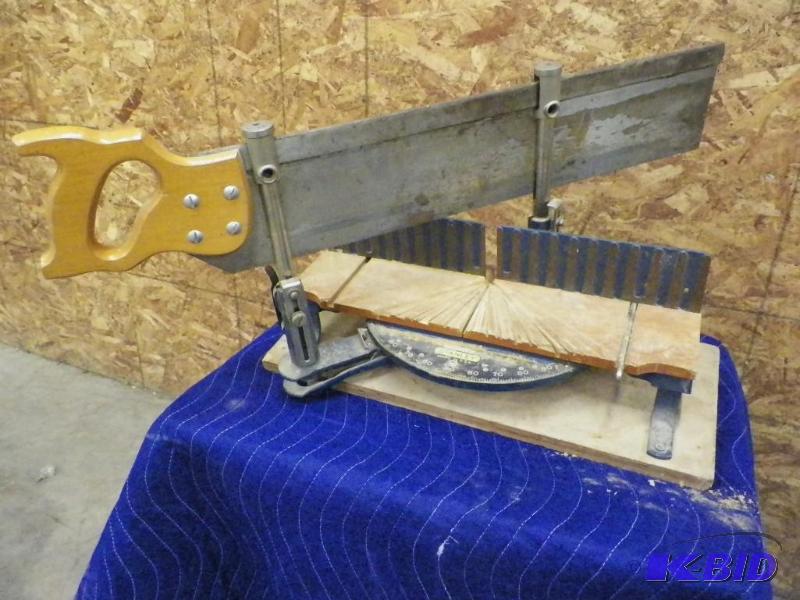 lot 39 image: Tabletop Saw