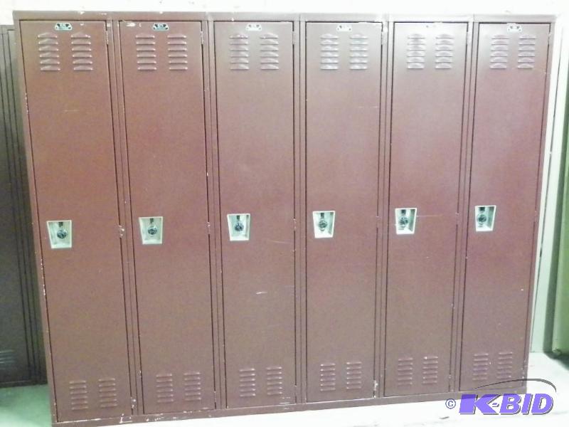 lot 5 image: Set of 6 Lockers (connected)