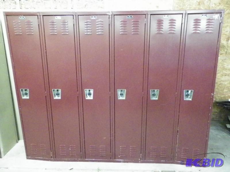lot 6 image: Set of 6 Lockers (connected)