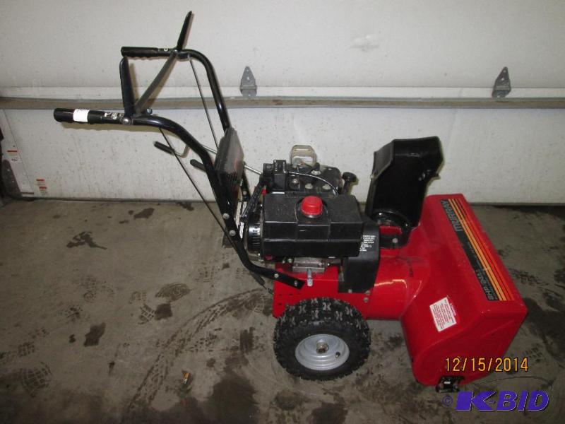 lot 6 image: Murray Electric Start 8HP Two-Stage Snowblowe...