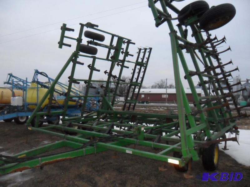 lot 5 image: John Deere
