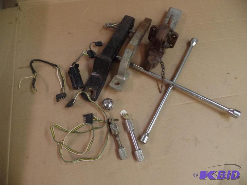 lot 14 image: Hitch Package