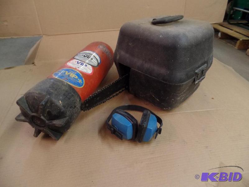 lot 15 image: Chain Saw