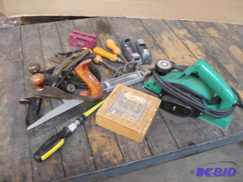 lot 32 image: Woodworking Tools