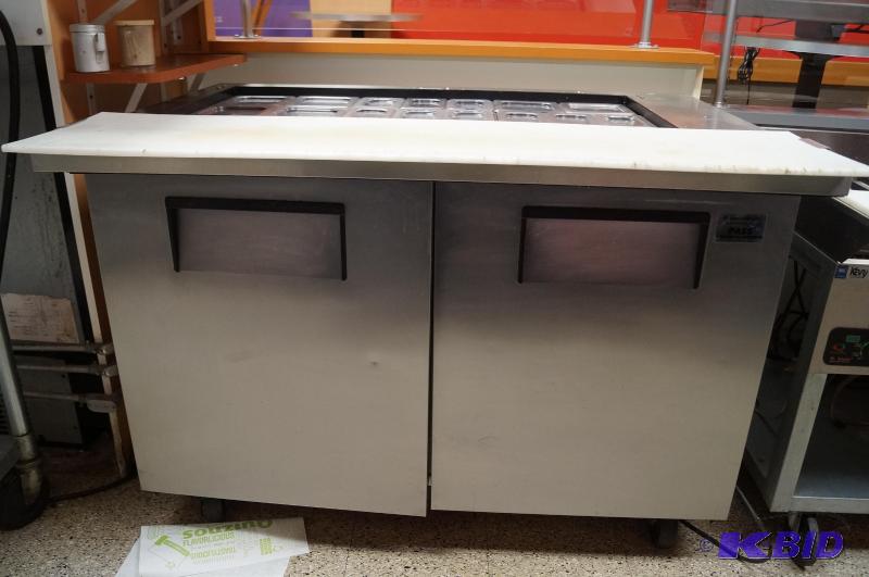 lot 13 image: Sandwich station