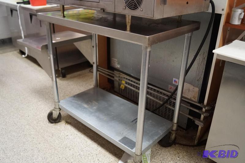 lot 15 image: Cart