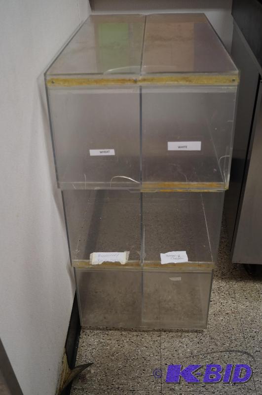 lot 17 image: Organizer