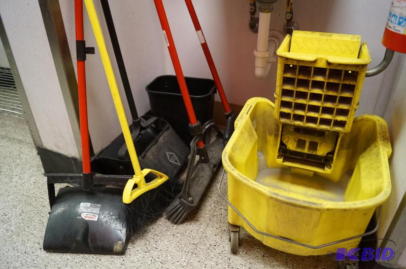 lot 43 image: Cleaning