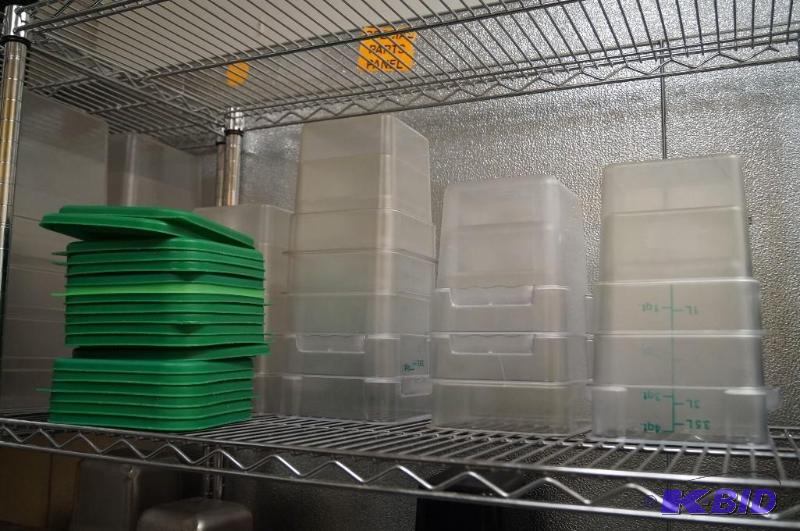 lot 78 image: Food Containers
