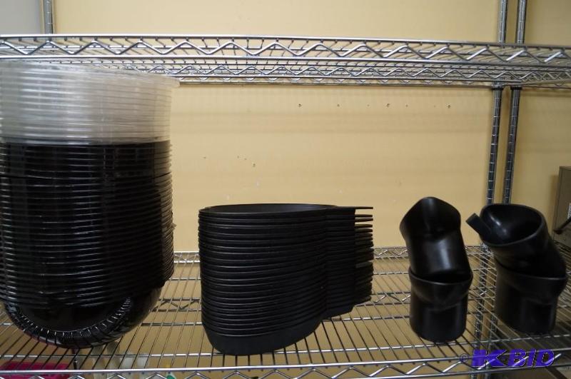 lot 83 image: Food Containers