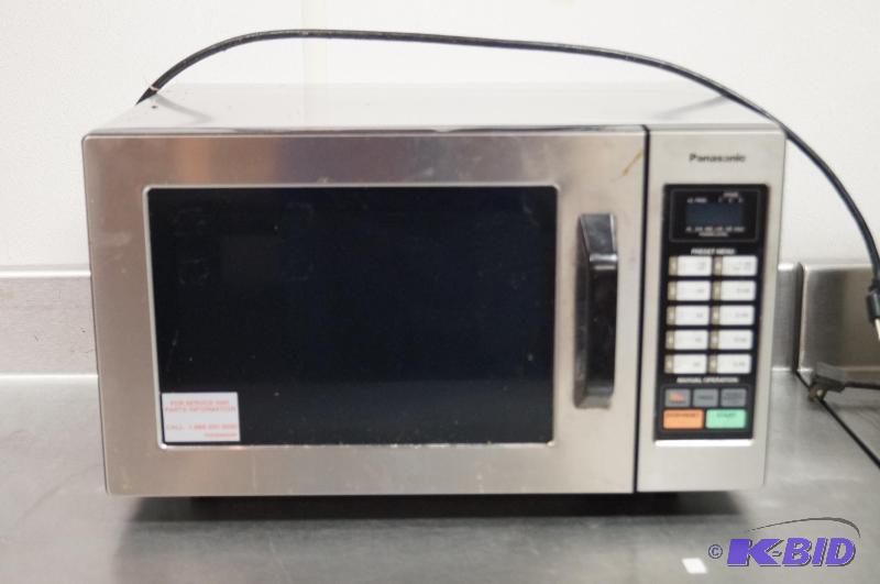 lot 9 image: Microwave