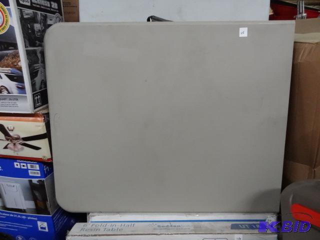 lot 115 image: New scratch and dent 30 inch x 72 inch fold i...