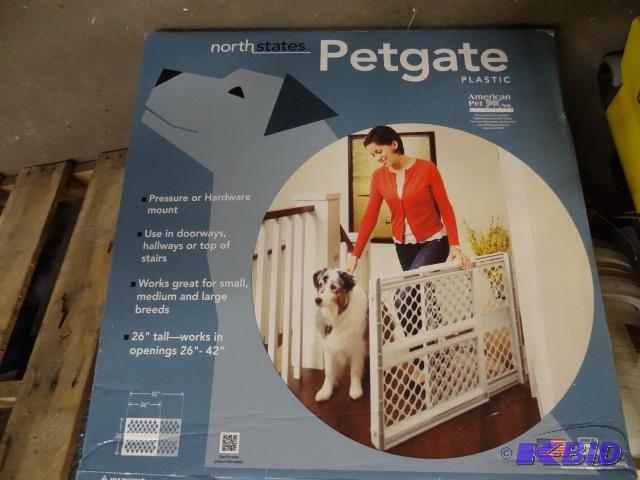 lot 119 image: New North States brand pet gate. Pressure or ...