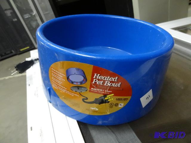 lot 16 image: New lock n dry heated pet bowl by allied prec...