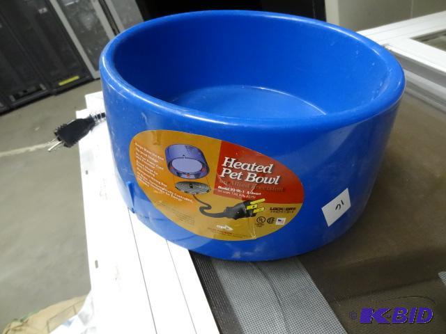 lot 17 image: New lock n dry heated pet bowl by allied prec...