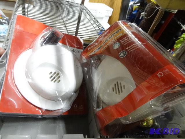 lot 40 image: New 3 piece lot of smoke detectors. Includes ...