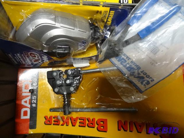 lot 41 image: New 3 piece tool life including chain breaker...
