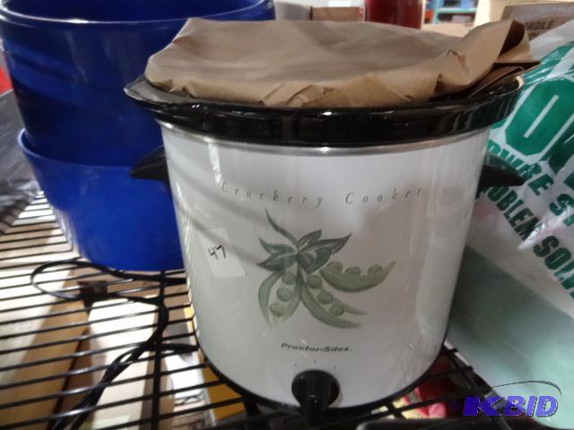 lot 47 image: New Proctor Silex crockery cooker crock pot. ...