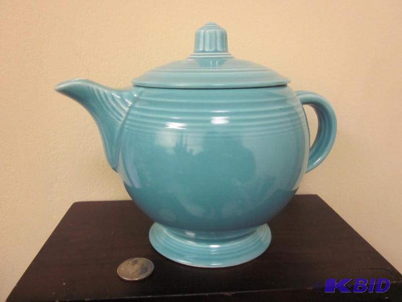 lot 14 image: Large turquoise blue 19421956 Fiesta tea pot...