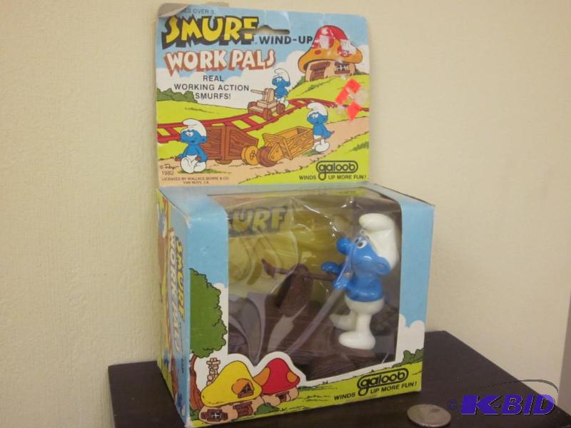 lot 26 image: 1982 Smurf wind up Work Pals by Galoob in ori...
