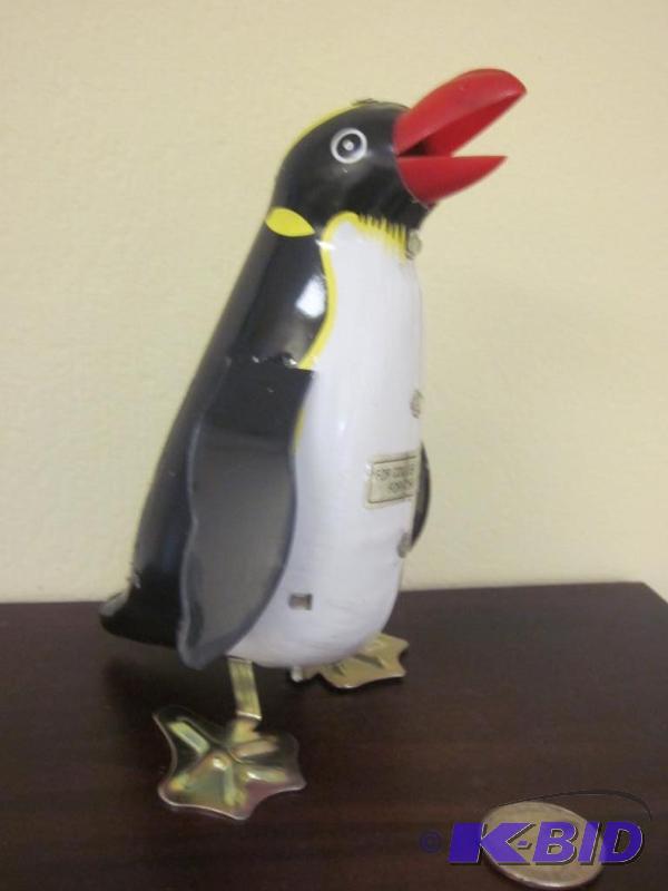 lot 27 image: Vintage made in China tin wind up penguin, mi...