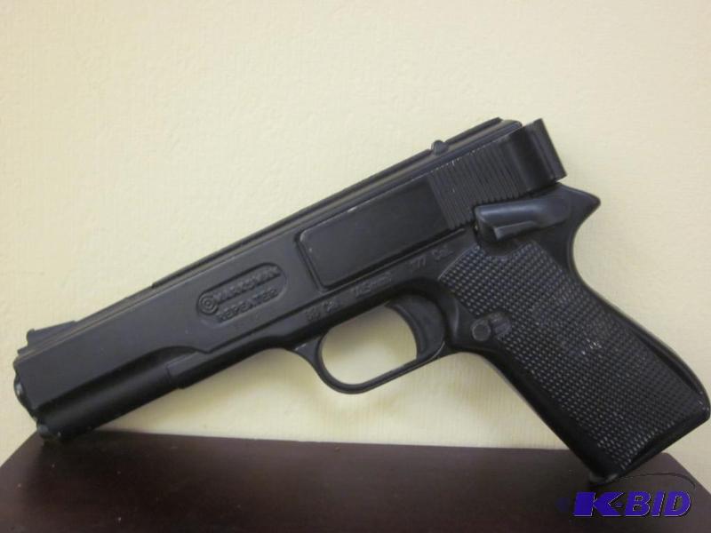 lot 29 image: Marksman Repeater spring action BB Gun.  &nbs...