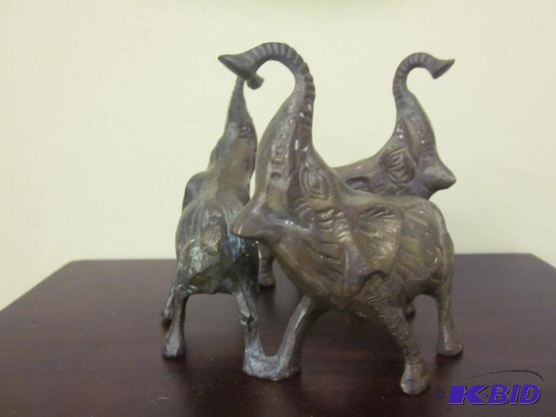 lot 3 image: Vintage case bronze elephant trio statue.  &n...