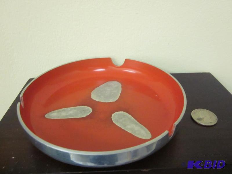 lot 33 image: Vintage Mid Century Modern enamel over alumin...