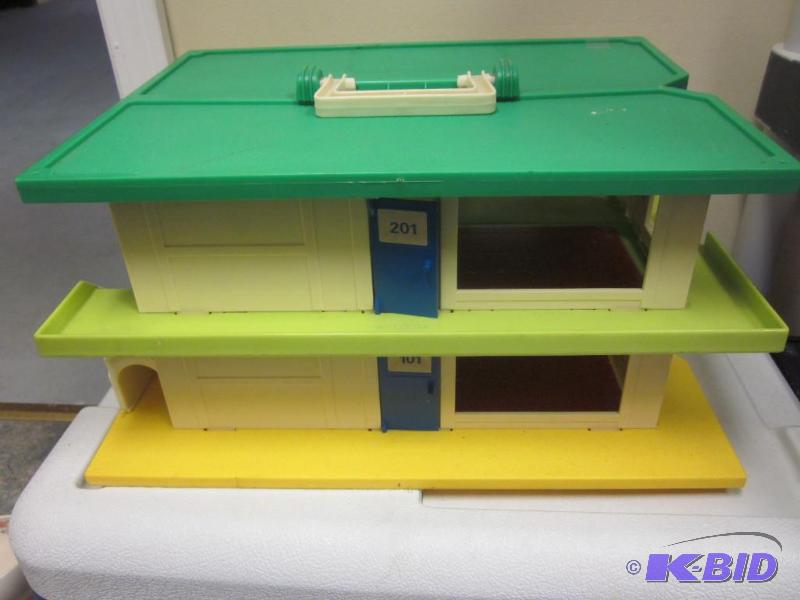 lot 41 image: Vintage Rare Fisher Price Holiday Inn, 1974. ...