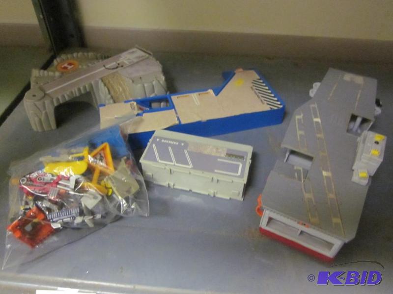 lot 51 image: Lot of vintage Micro Machines and accessories...