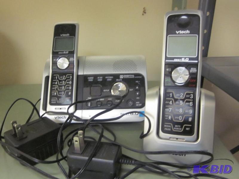lot 55 image: Lot of VTech including base and additional ch...
