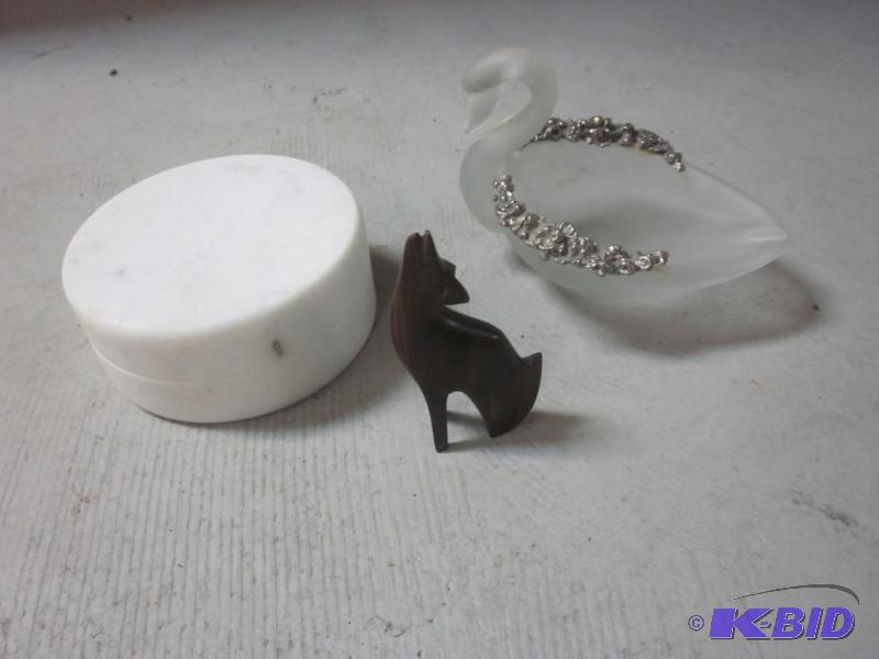 lot 78 image: Lot of miscellaneous items including, cotton ...