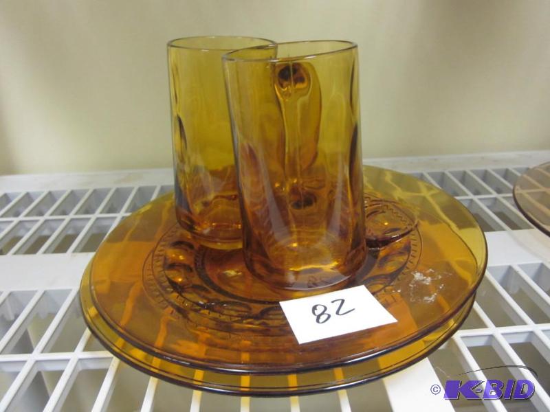 lot 82 image: Pair of vintage amber glass plates and mugs, ...