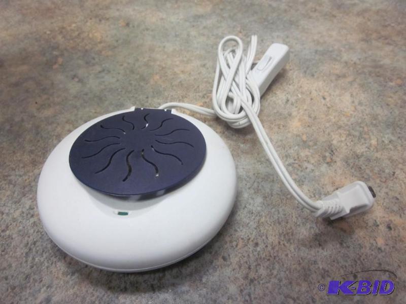 lot 86 image: Essential oil diffuser, works.     ...