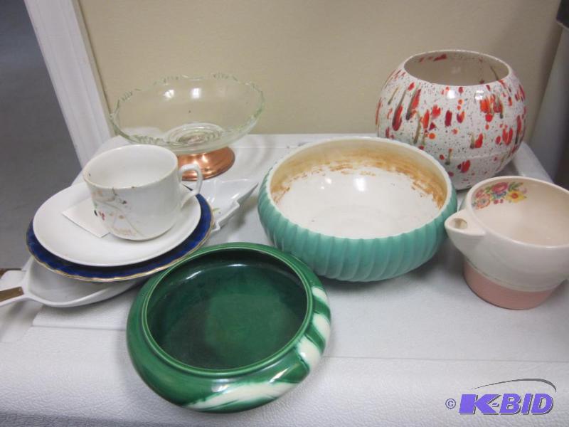 lot 90 image: Mixed lot of glass, pottery, planters and ser...