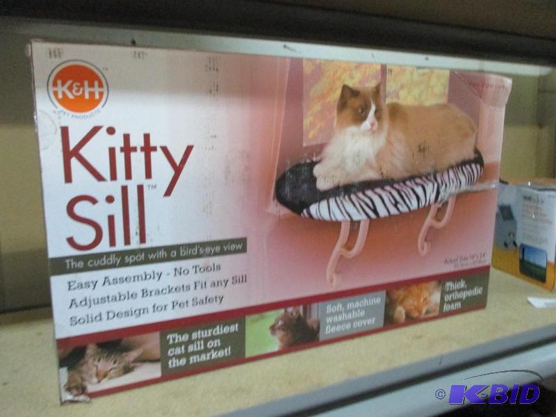 Kitty sill...