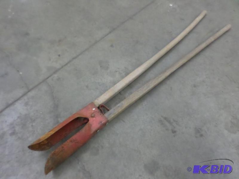 lot 110 image: Post Hole Digger...