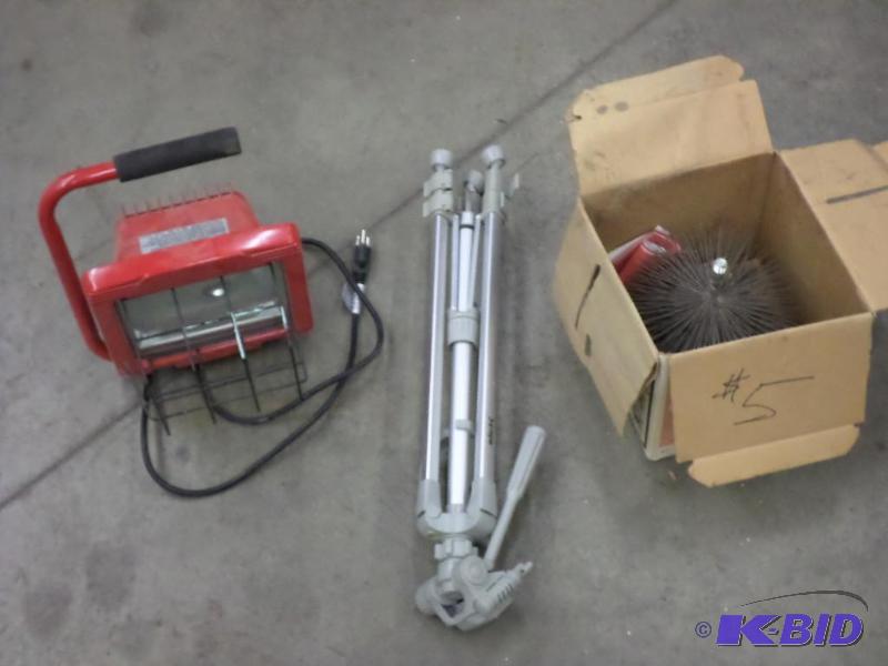 lot 124 image: Lot Of (1) Work Light, (1) Camer Tri-Pod, (1)...