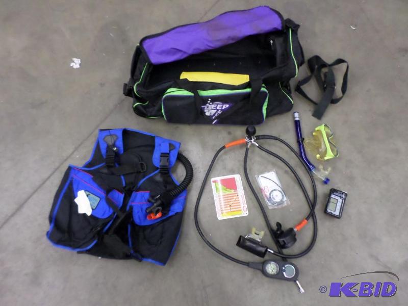 lot 127 image: Scuba-Diving Set (1) Bag, (1) Octapus Regula...
