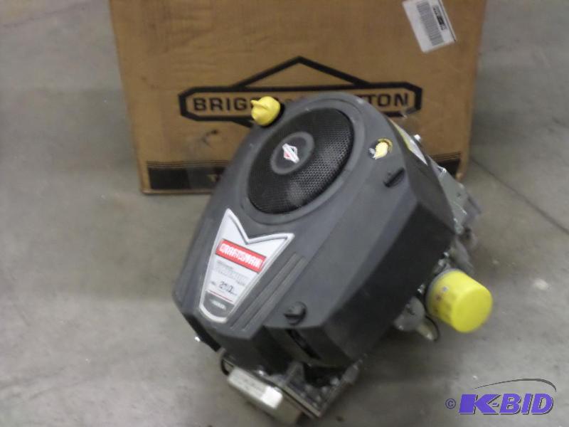 lot 15 image: Briggs & Stratton Platinum XRD 21HP Lawn ...