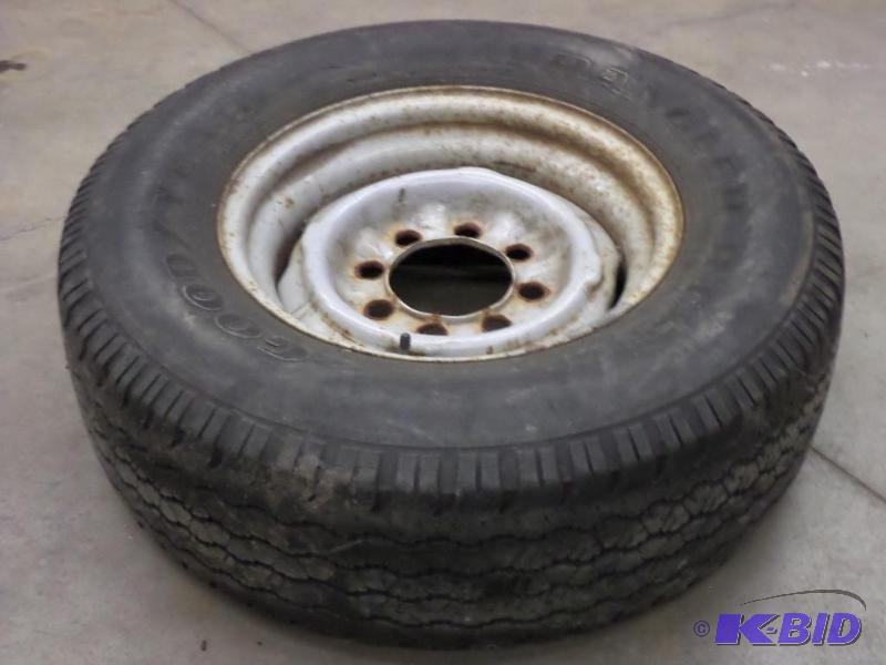 lot 49 image: 8-Lug Steel Rim With LT2457516 Tire, Used...
