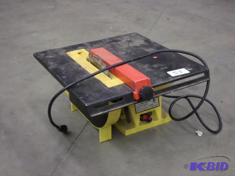 lot 53 image: 8.25" Benchtop Table Saw...