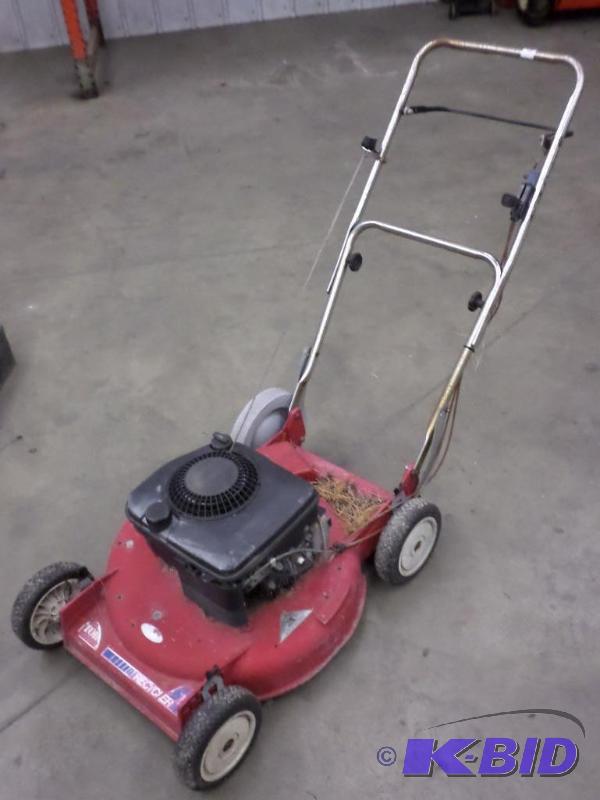 lot 69 image: Toro Recycler 21" Mower For Parts...
