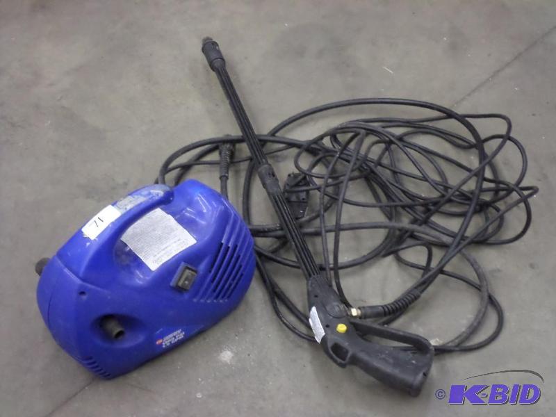 lot 71 image: Campbell Hausfeld 1300PSI Electric Pressure W...