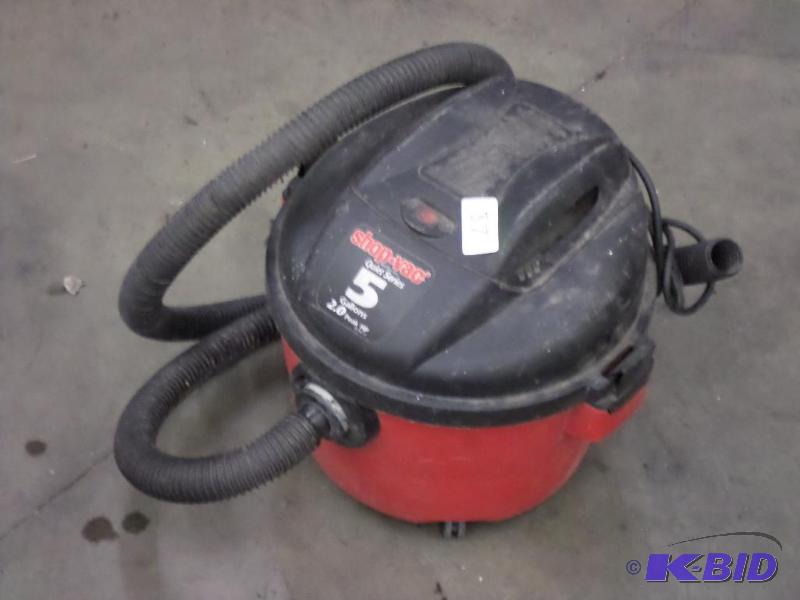lot 87 image: Shop-Vac 5-Gallon 2HP Vac, Missing (1) Wheel...