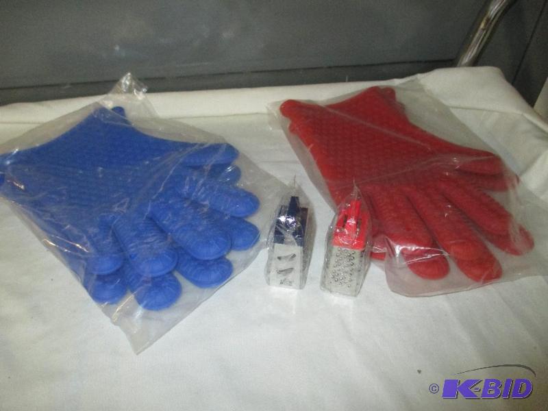 2 Silicone Gloves, 2 Small Shredders