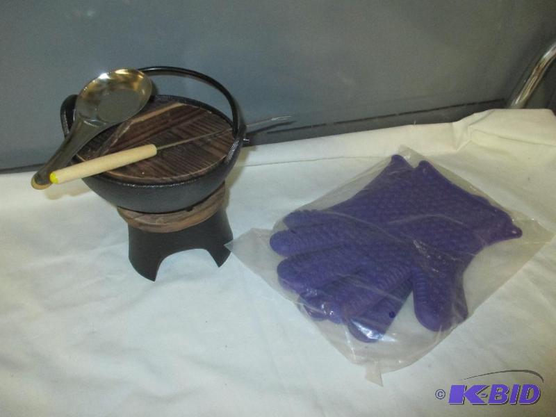 Cast Iron Wok Set Silicone Gloves
