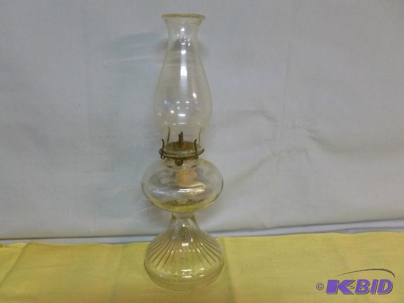 lot 109 image: Large vintage oil lamp that measures 18"...